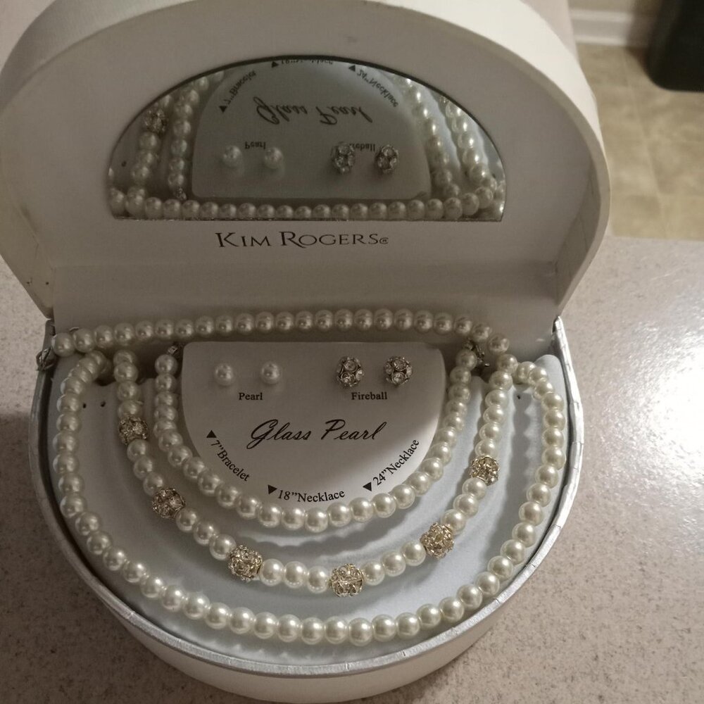 Kim Rogers 5-piece Glass Pearl set
